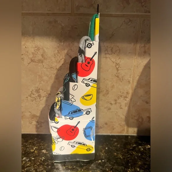 FRIENDS The TV Series 6 Pair of Casual Cree Men’s Socks NWT size 8-12 - Picture 3 of 5